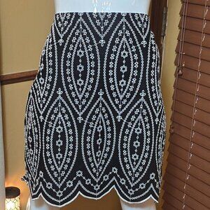 LOFT Black & White Embroidered Scalloped Mini Skirt Easter / Spring sz 4